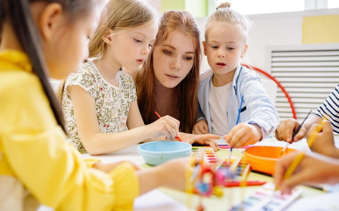 Neuer Hochschul­lehrgang zur Ausbildung qualifizierter Elementar­pädagoginnen und Elementar­pädagogen